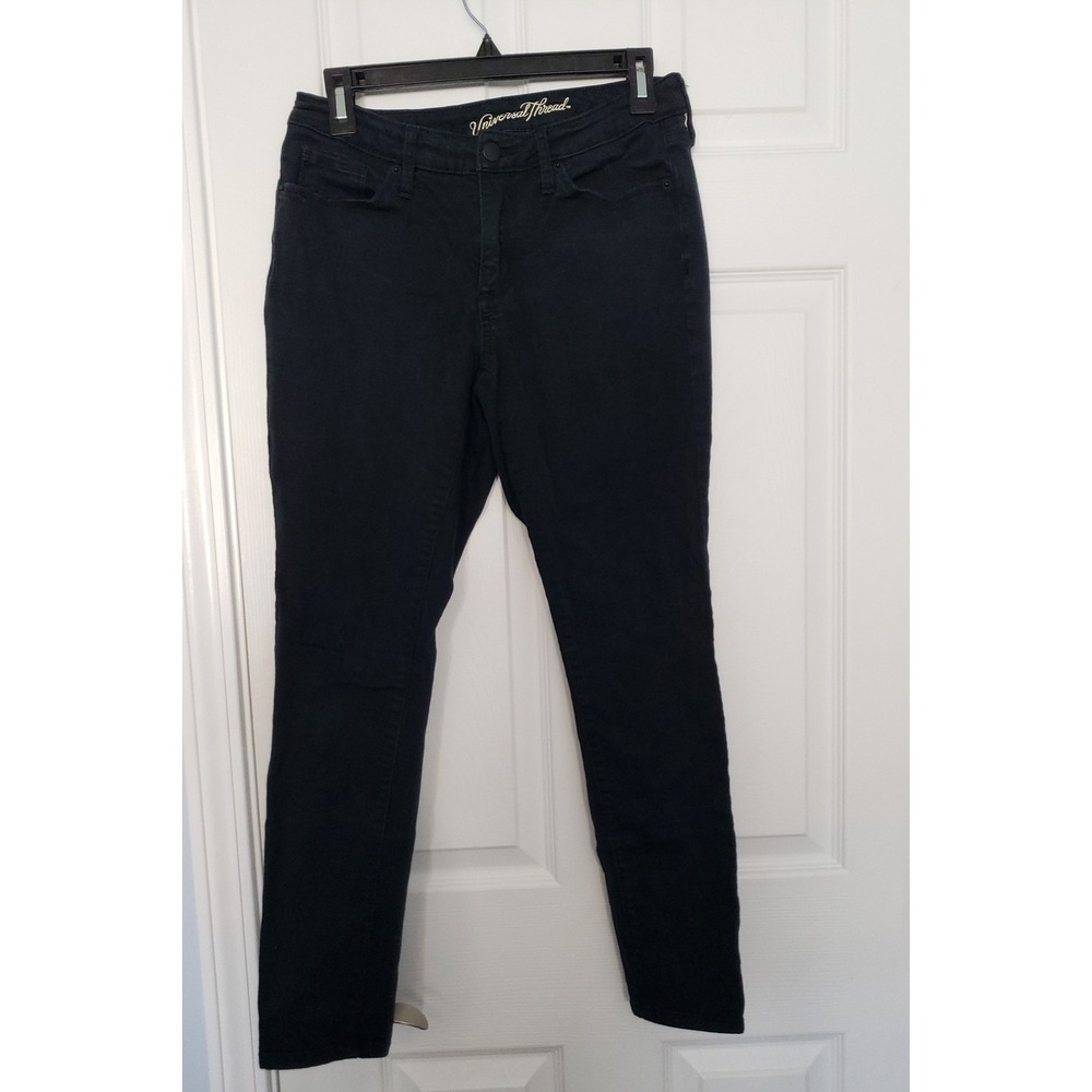 Universal Threads Woman Jean Size 6 x‎ 28S